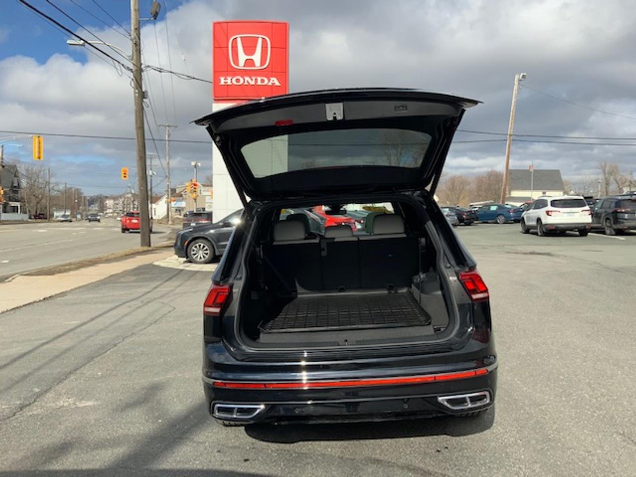 2024 Volkswagen Tiguan Highline R-line Photo