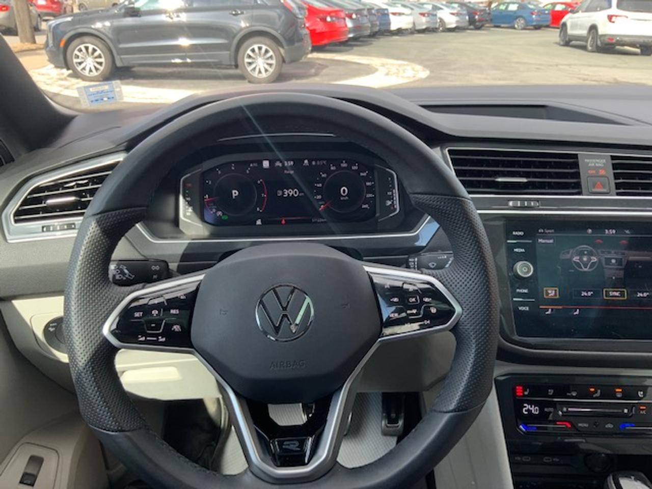 2024 Volkswagen Tiguan Highline R-line Photo