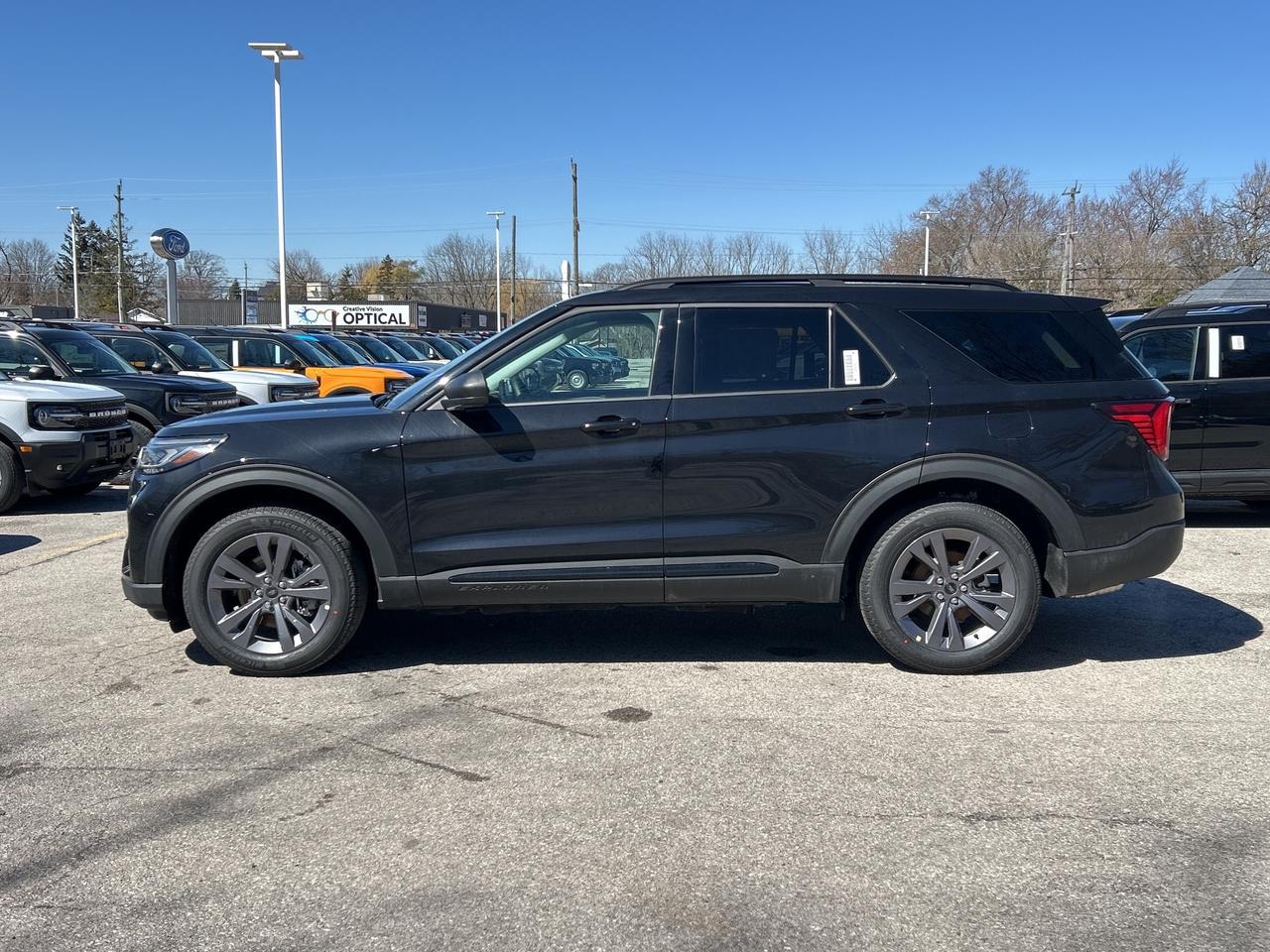 2026 Ford Explorer Active w/200A Pkg 4WD Photo1