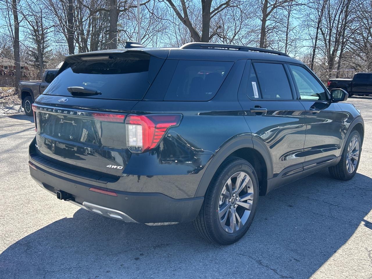 2026 Ford Explorer Active w/200A Pkg 4WD Photo4