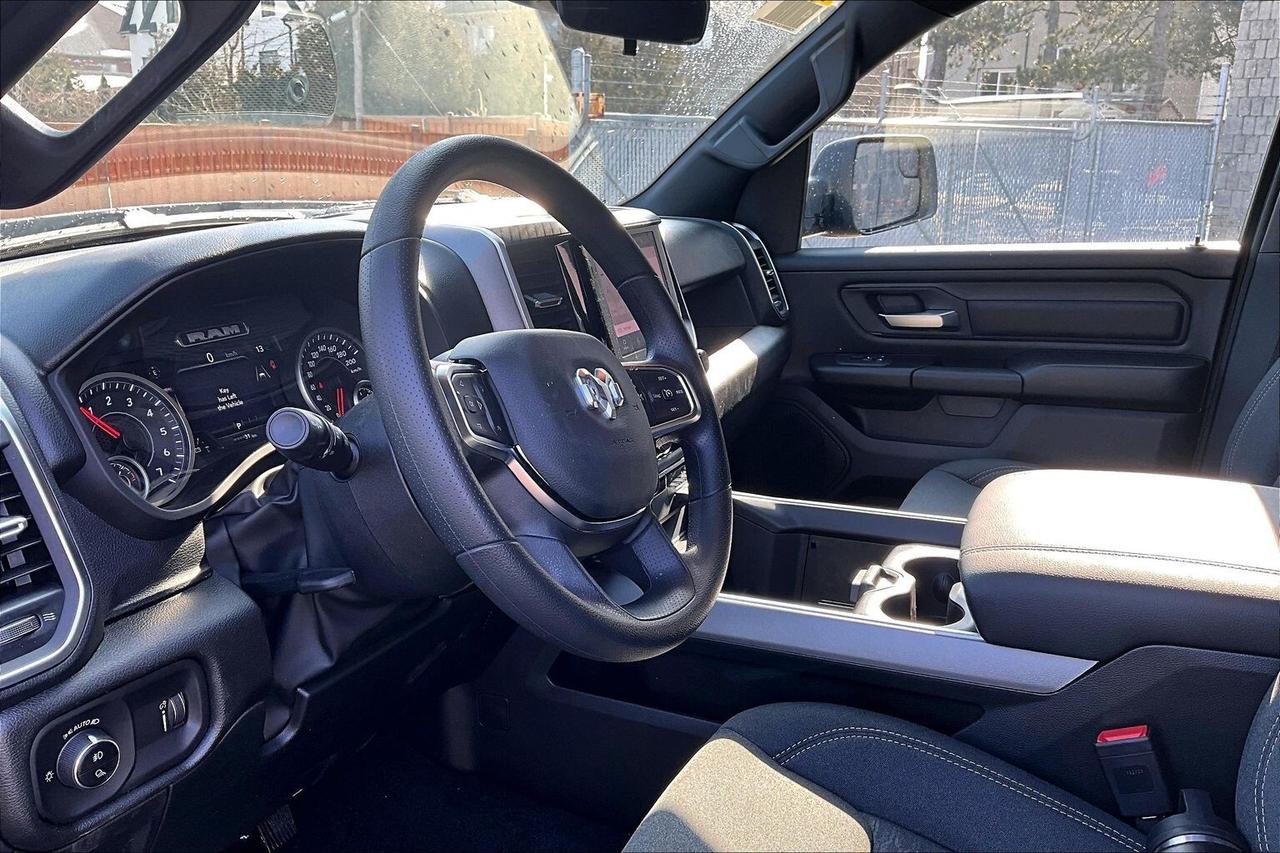 2026 RAM 1500 EXPRESS | Blackout | 8.4" TOUCHSCREEN | 4X4 Photo