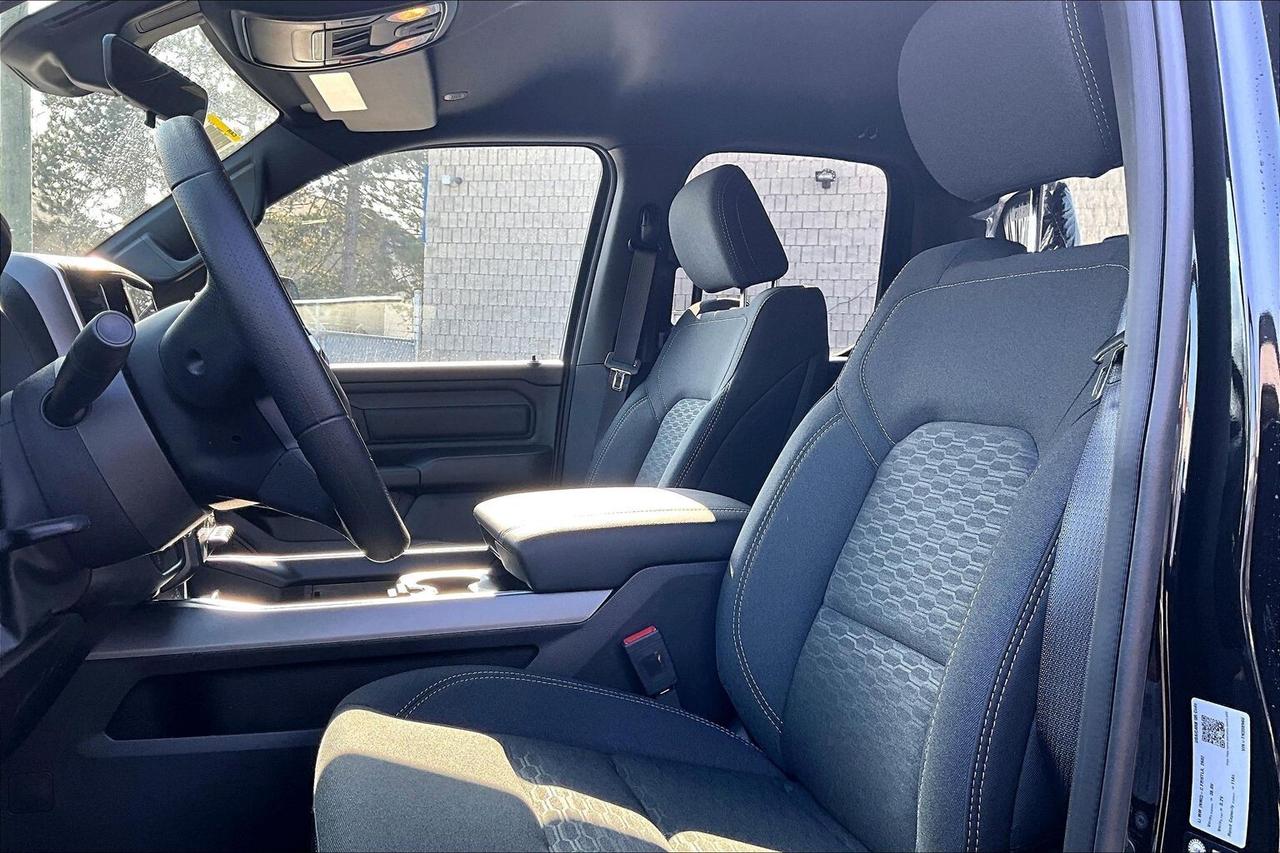 2026 RAM 1500 EXPRESS | Blackout | 8.4" TOUCHSCREEN | 4X4 Photo