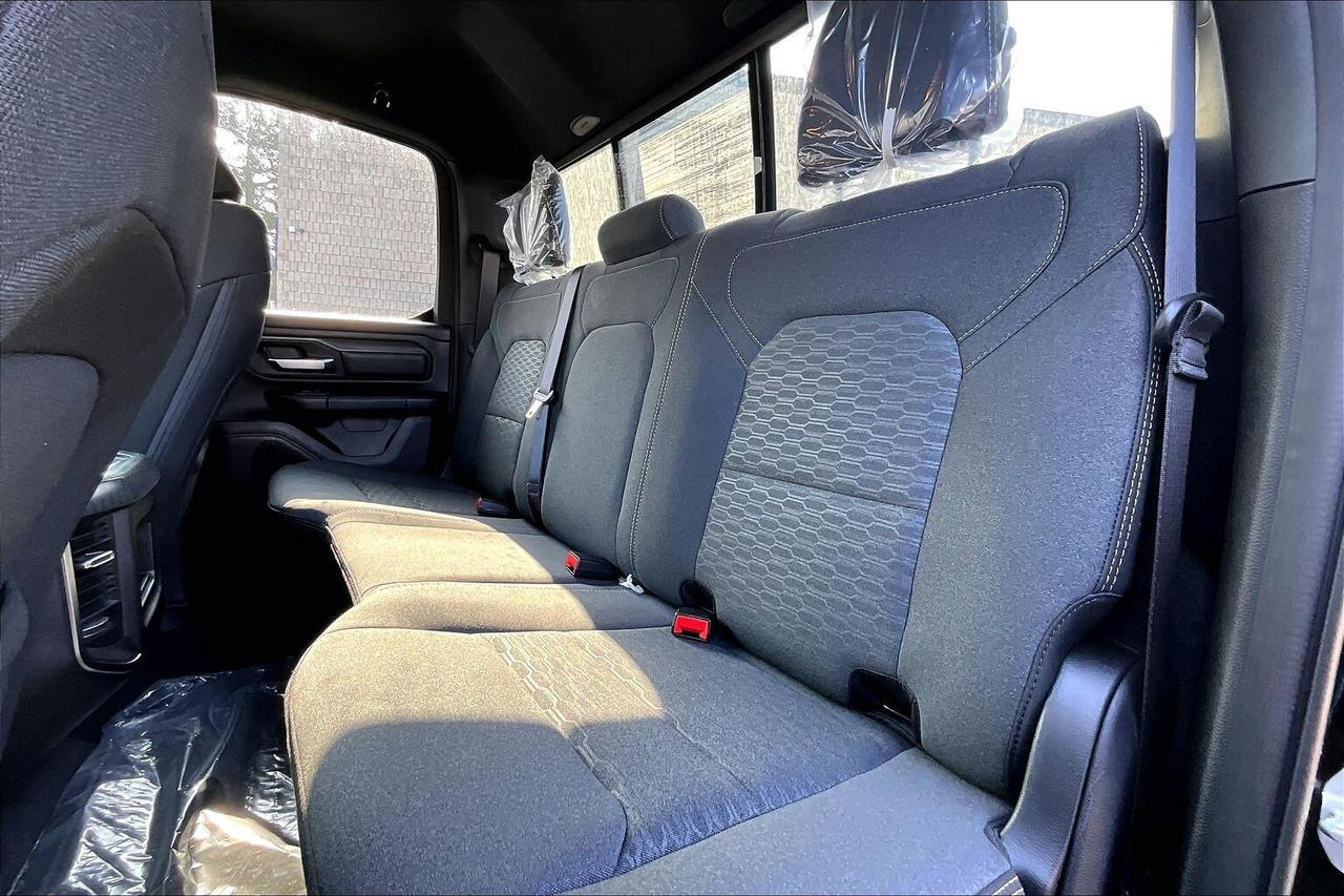 2026 RAM 1500 EXPRESS | Blackout | 8.4" TOUCHSCREEN | 4X4 Photo
