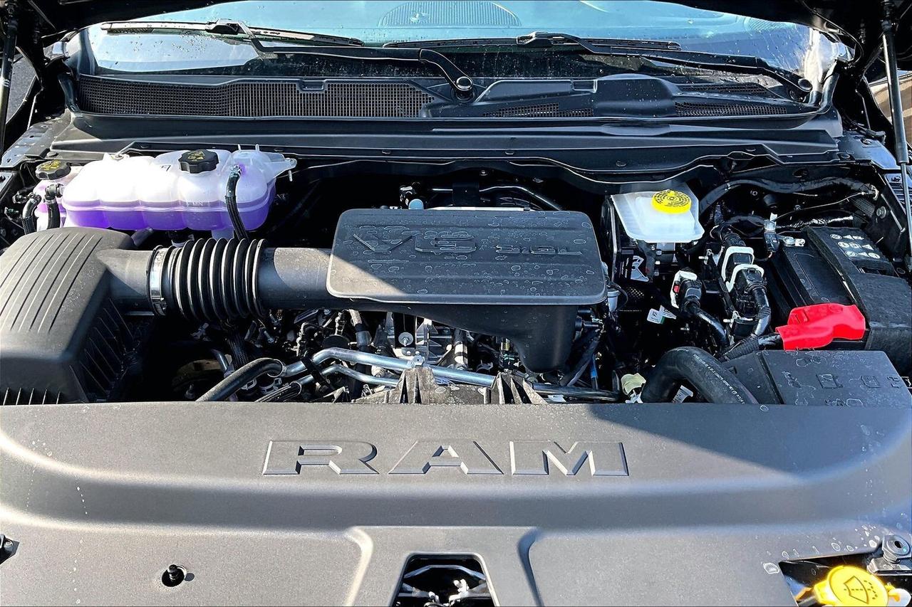 2026 RAM 1500 EXPRESS | Blackout | 8.4" TOUCHSCREEN | 4X4 Photo