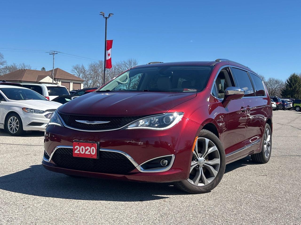 2020 Chrysler Pacifica 8 PASSENGER, LIMITED! POWER SLIDING DOORS! - Photo #2