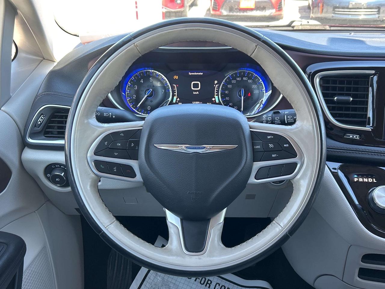 2020 Chrysler Pacifica 8 PASSENGER, LIMITED! POWER SLIDING DOORS! Photo