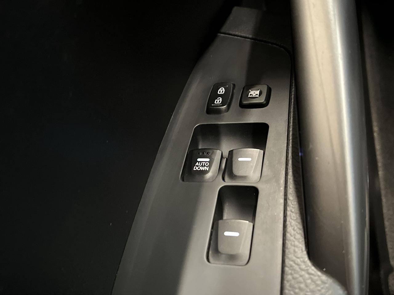 2016 Hyundai Veloster AUTO | ONLY 72,000KMS! | BLUETOOTH | A/C | CRUISE Photo