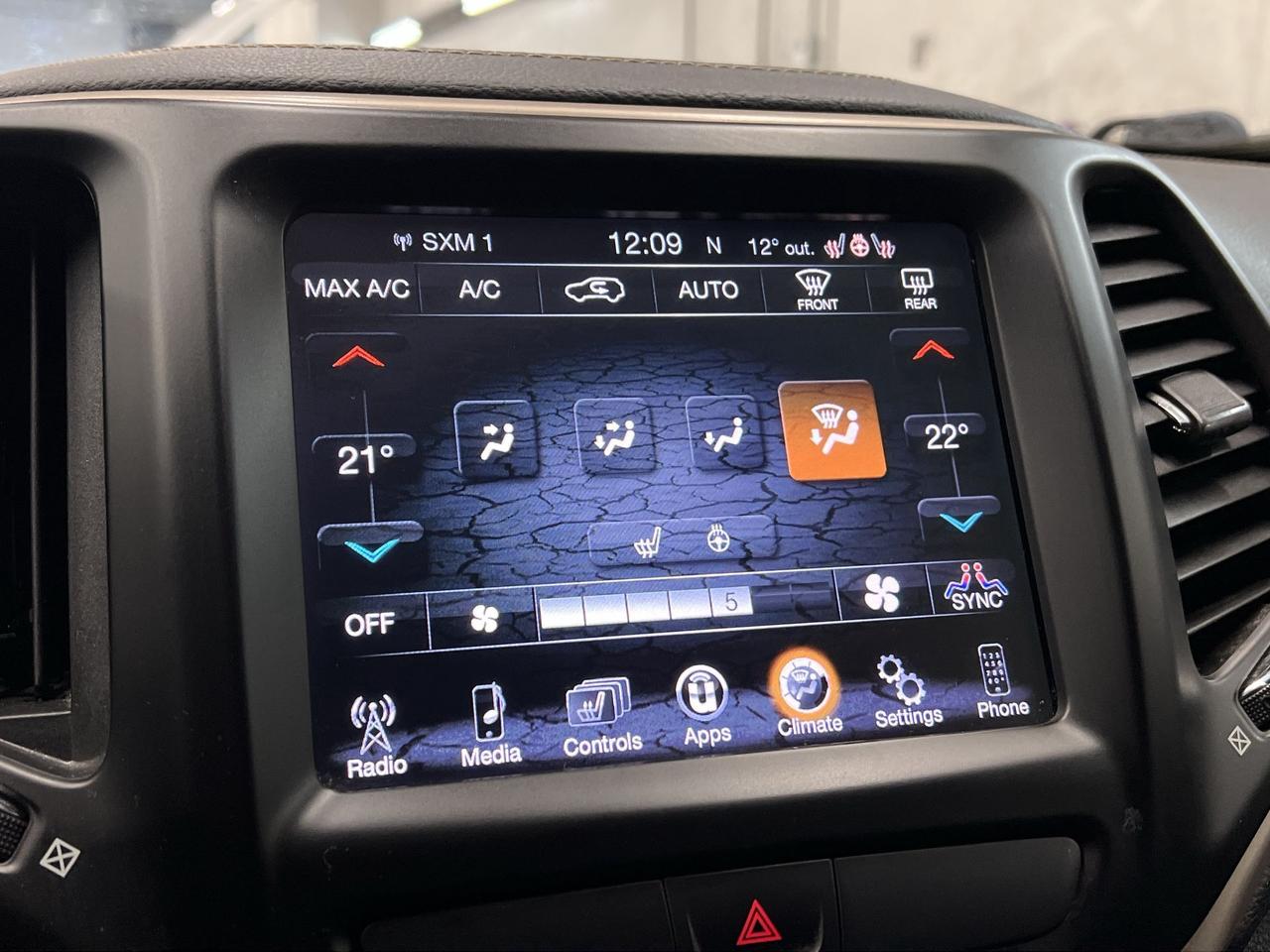 13739648