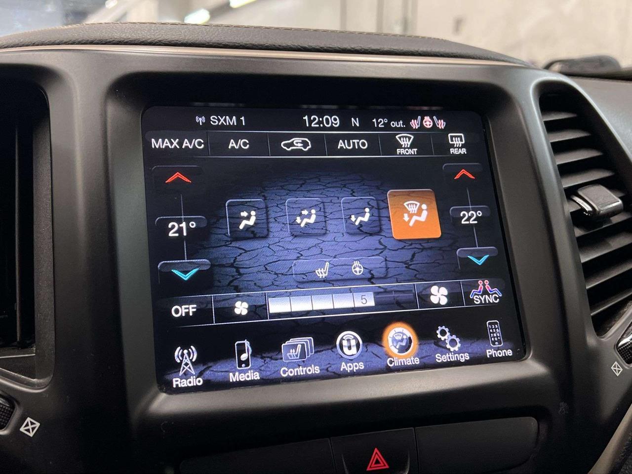 2016 Jeep Cherokee NORTH 4X4 | 3.2L V6| HTD SEATS |REMOTE START | A/C Photo
