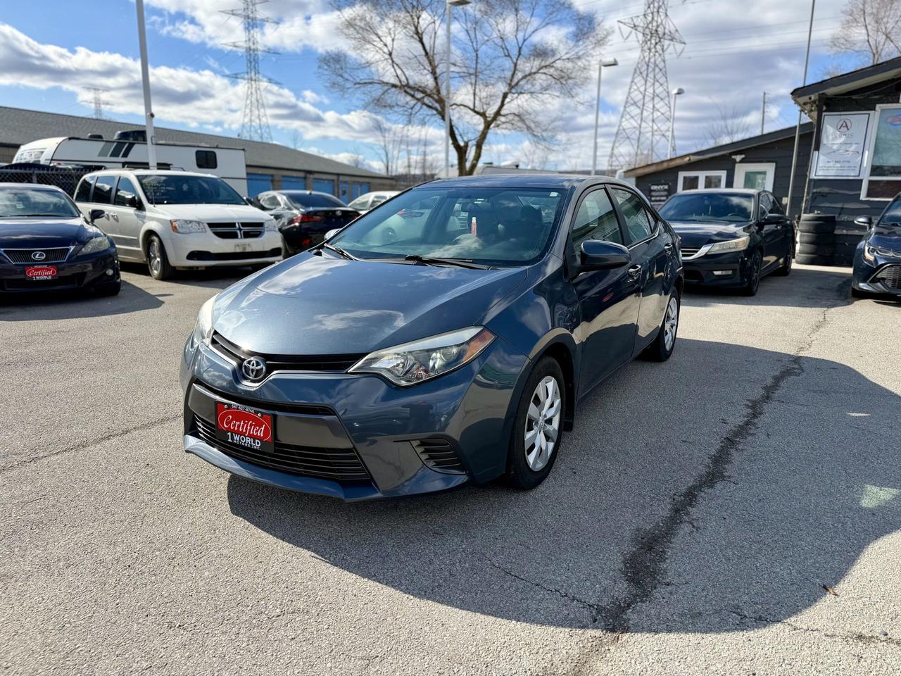 2015 Toyota Corolla LE Photo1