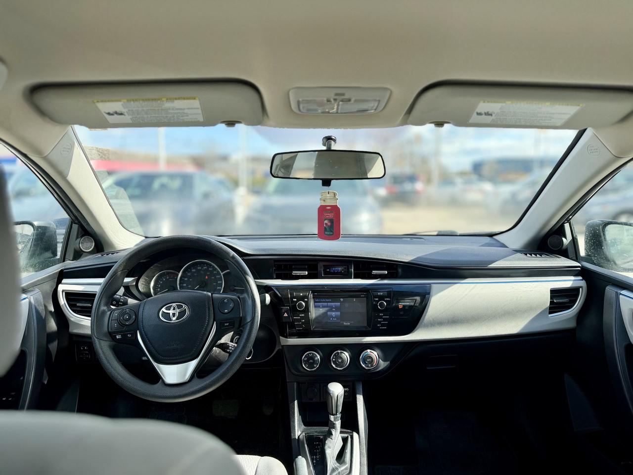 2015 Toyota Corolla LE Photo
