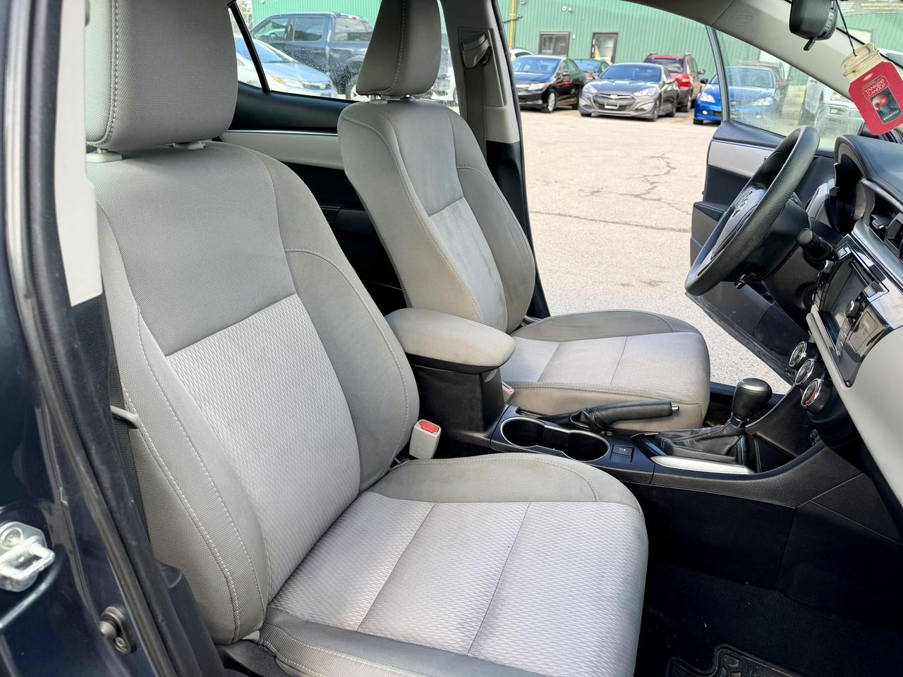 2015 Toyota Corolla LE Photo