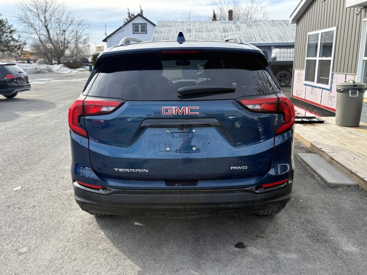 2021 GMC Terrain SLT All-wheel Drive Photo3