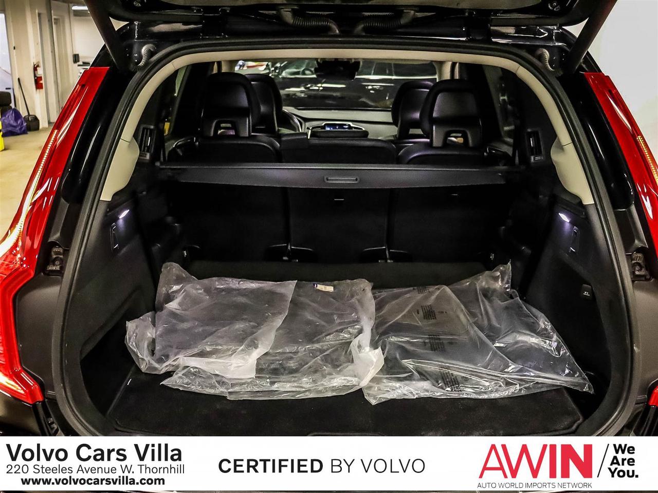 2022 Volvo XC90 T6 AWD Momentum (7-Seat) Photo