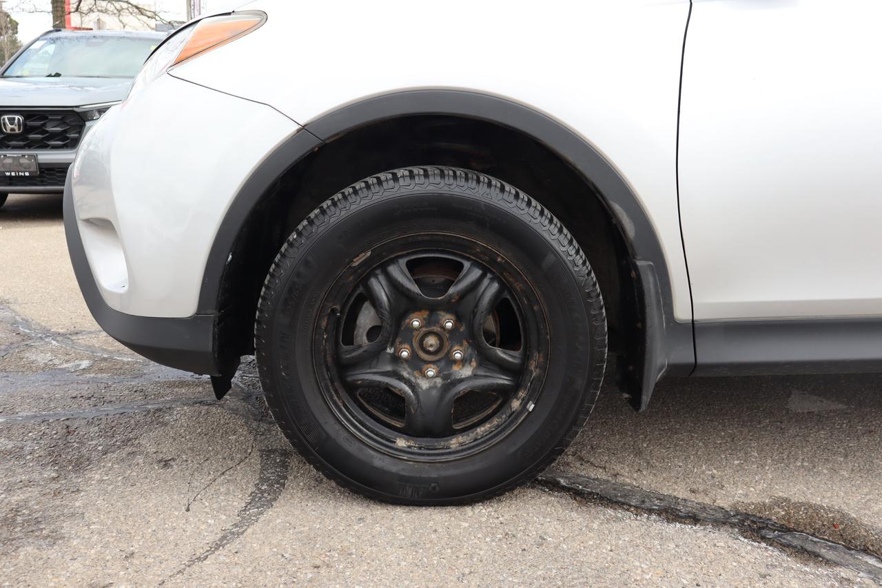 2015 Toyota RAV4 LE 4dr Front-wheel Drive Photo