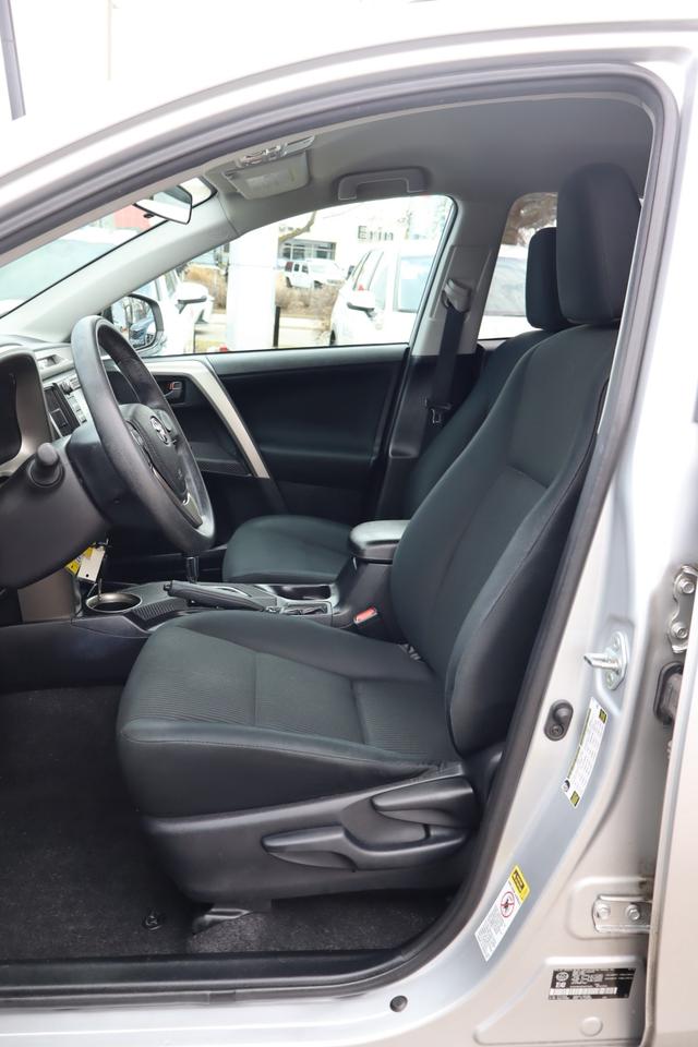 2015 Toyota RAV4 LE 4dr Front-wheel Drive Photo