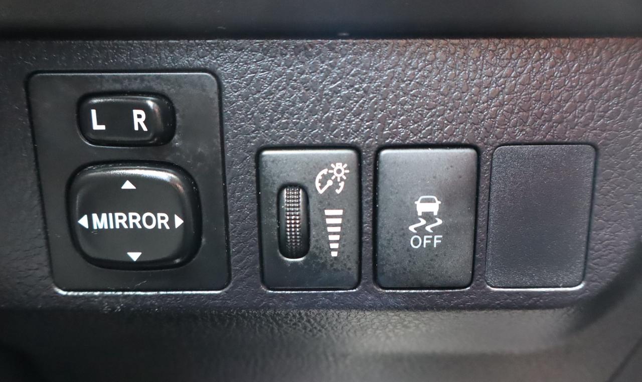 2015 Toyota RAV4 LE 4dr Front-wheel Drive Photo