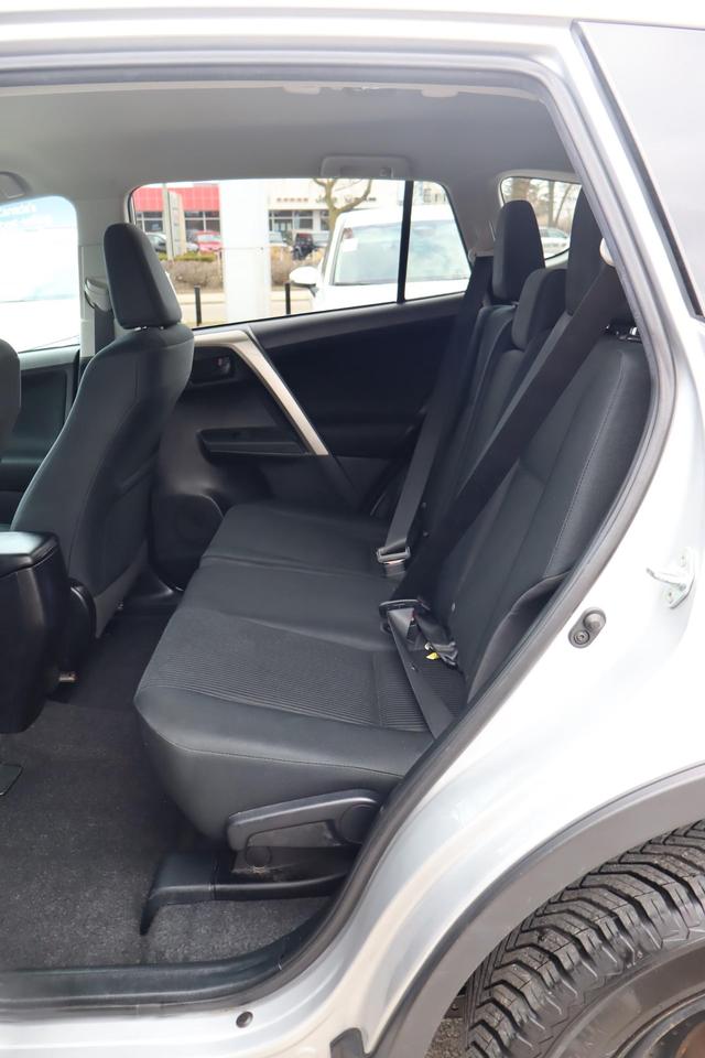 2015 Toyota RAV4 LE 4dr Front-wheel Drive Photo