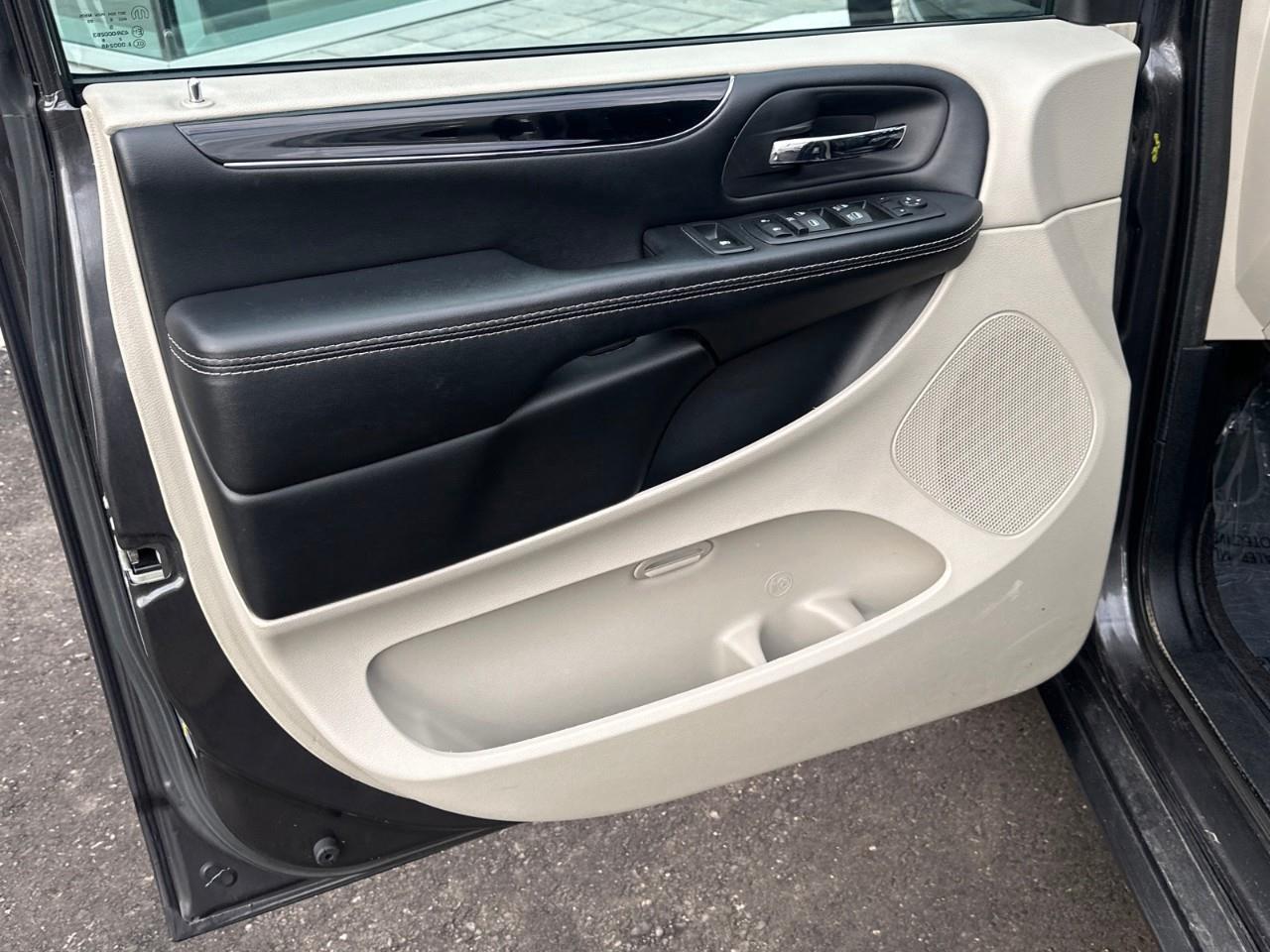 2019 Dodge Grand Caravan CVP/SXT Passenger Van Photo
