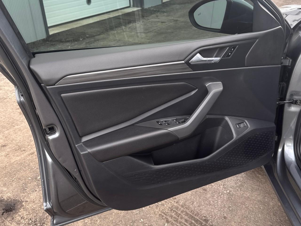 2019 Volkswagen Jetta 1.4 TSI Highline (A8) 4dr Sedan Photo