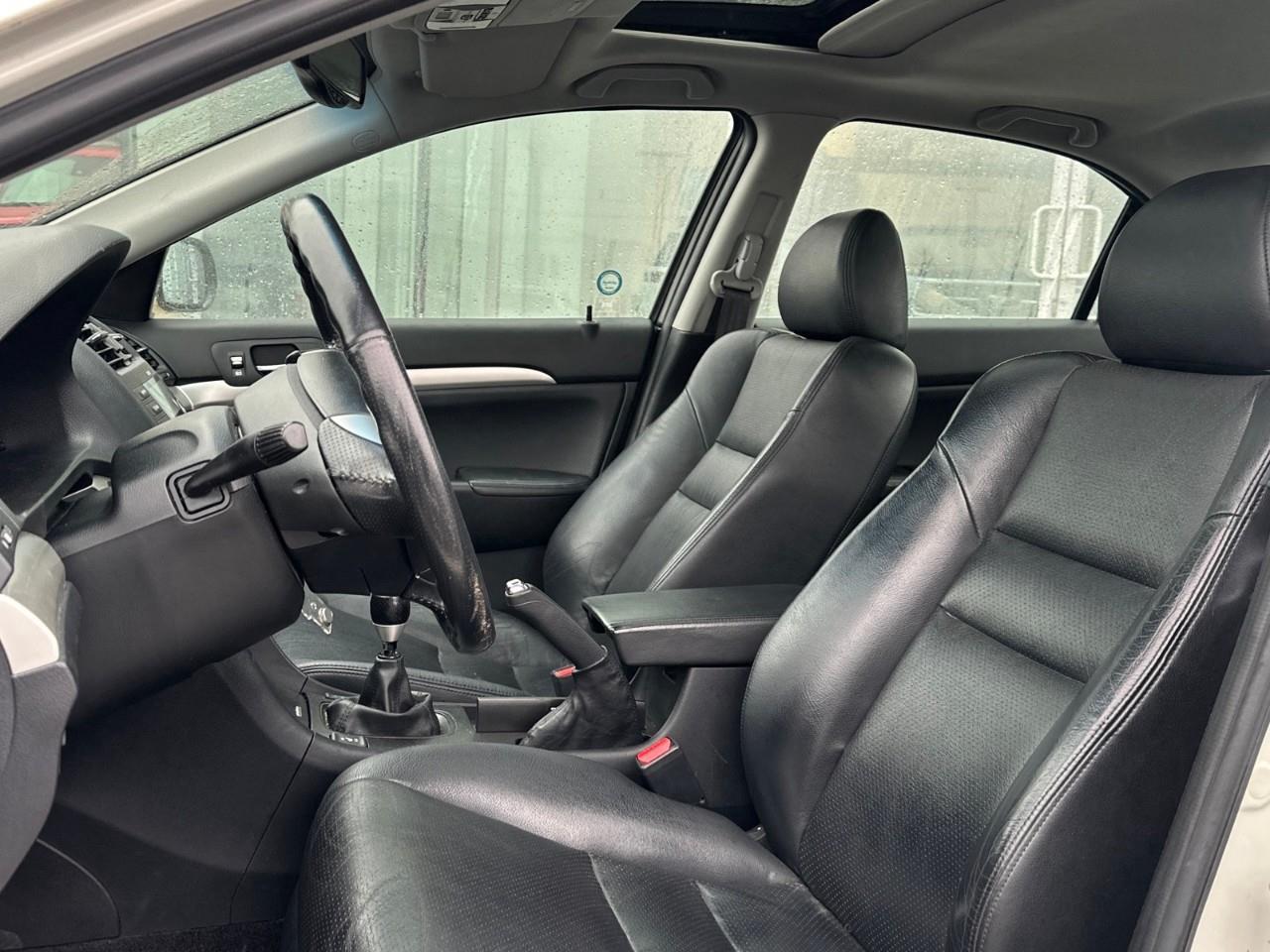 2004 Acura TSX Base (M6) 4dr Sedan Photo