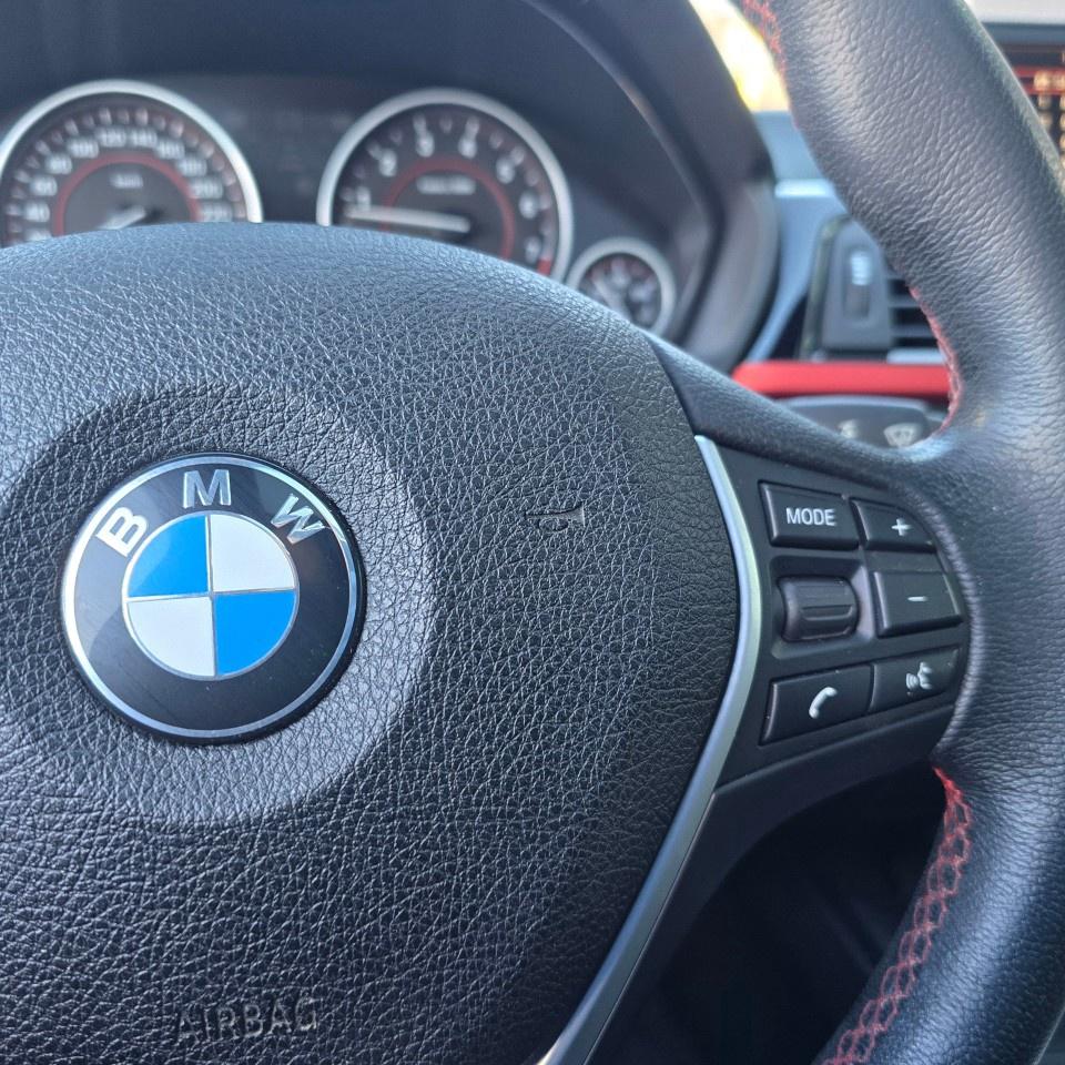 2013 BMW 3 Series 4dr Sdn 328i xDrive Classic Line AWD *Ltd Avail* Photo