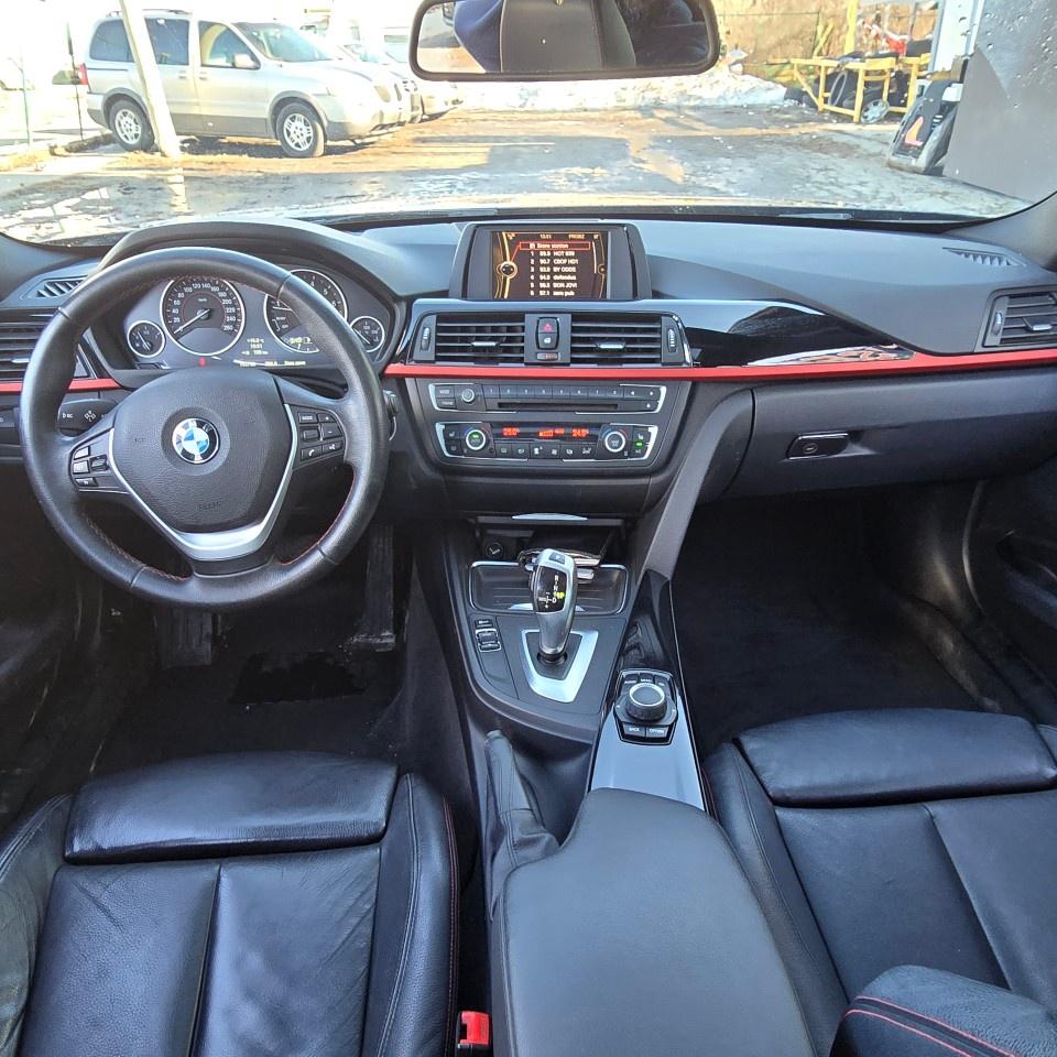 2013 BMW 3 Series 4dr Sdn 328i xDrive Classic Line AWD *Ltd Avail* Photo