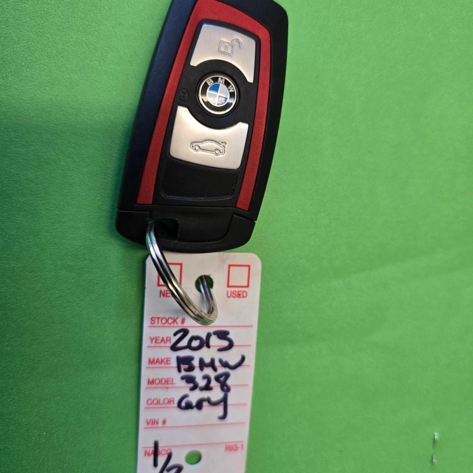 2013 BMW 3 Series 4dr Sdn 328i xDrive Classic Line AWD *Ltd Avail* Photo