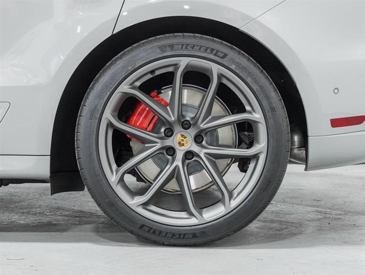 2026 Porsche Macan  Photo