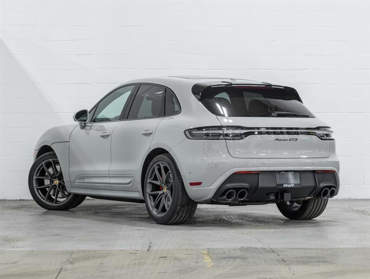 2026 Porsche Macan  Photo