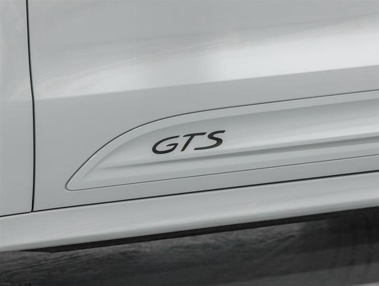 2026 Porsche Macan  Photo