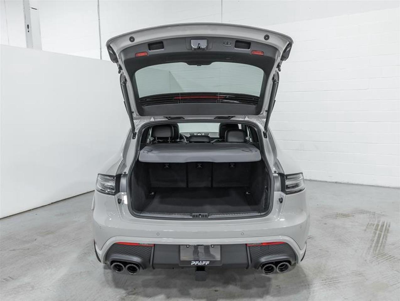 2026 Porsche Macan  Photo