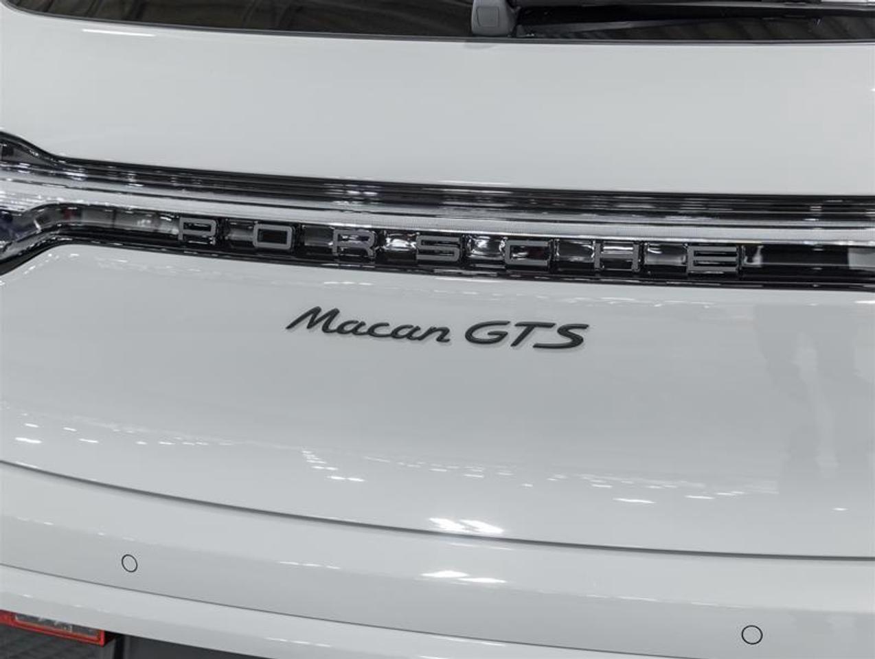 2026 Porsche Macan  Photo