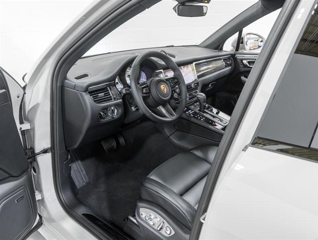 2026 Porsche Macan  Photo