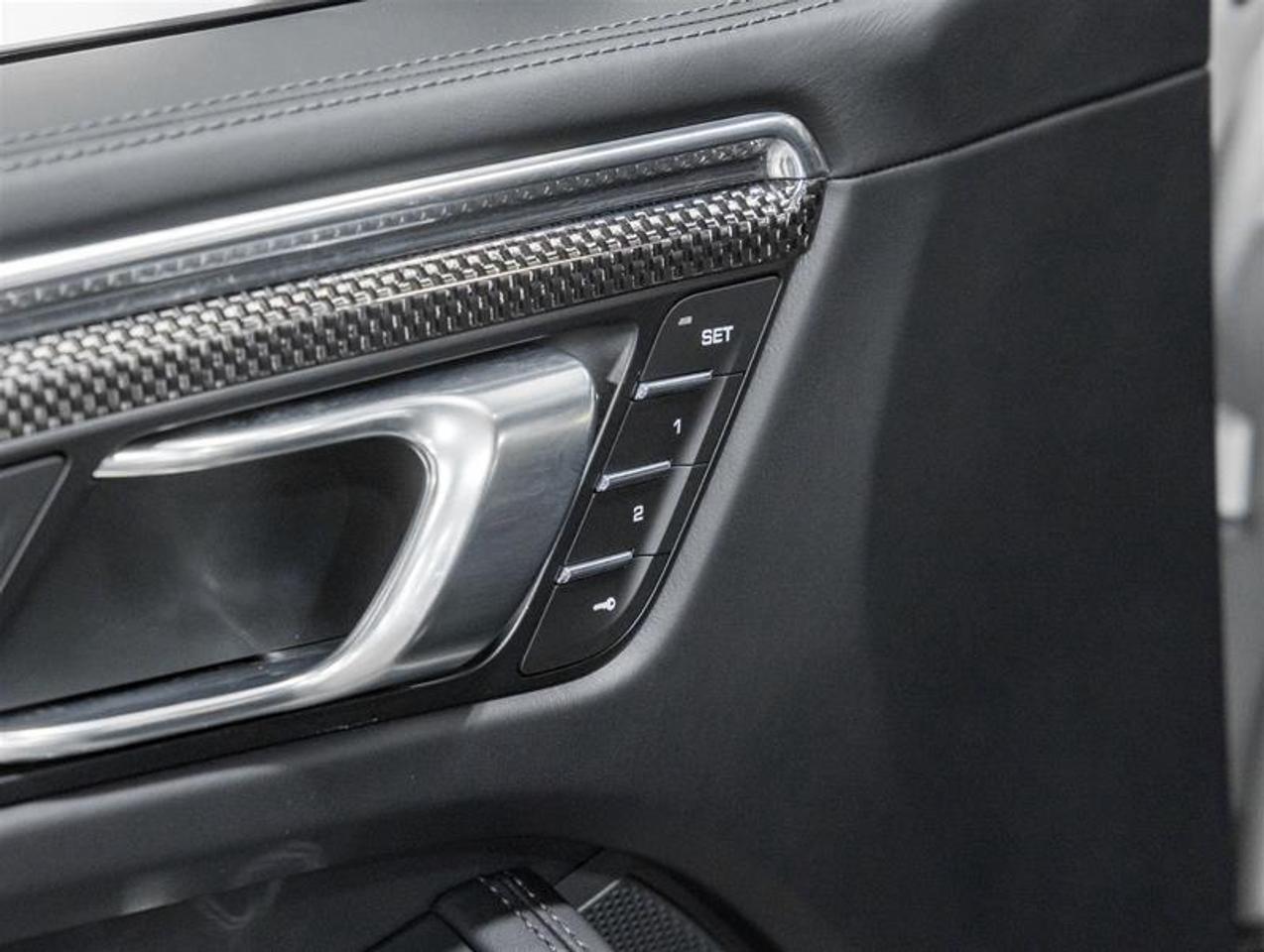 2026 Porsche Macan  Photo