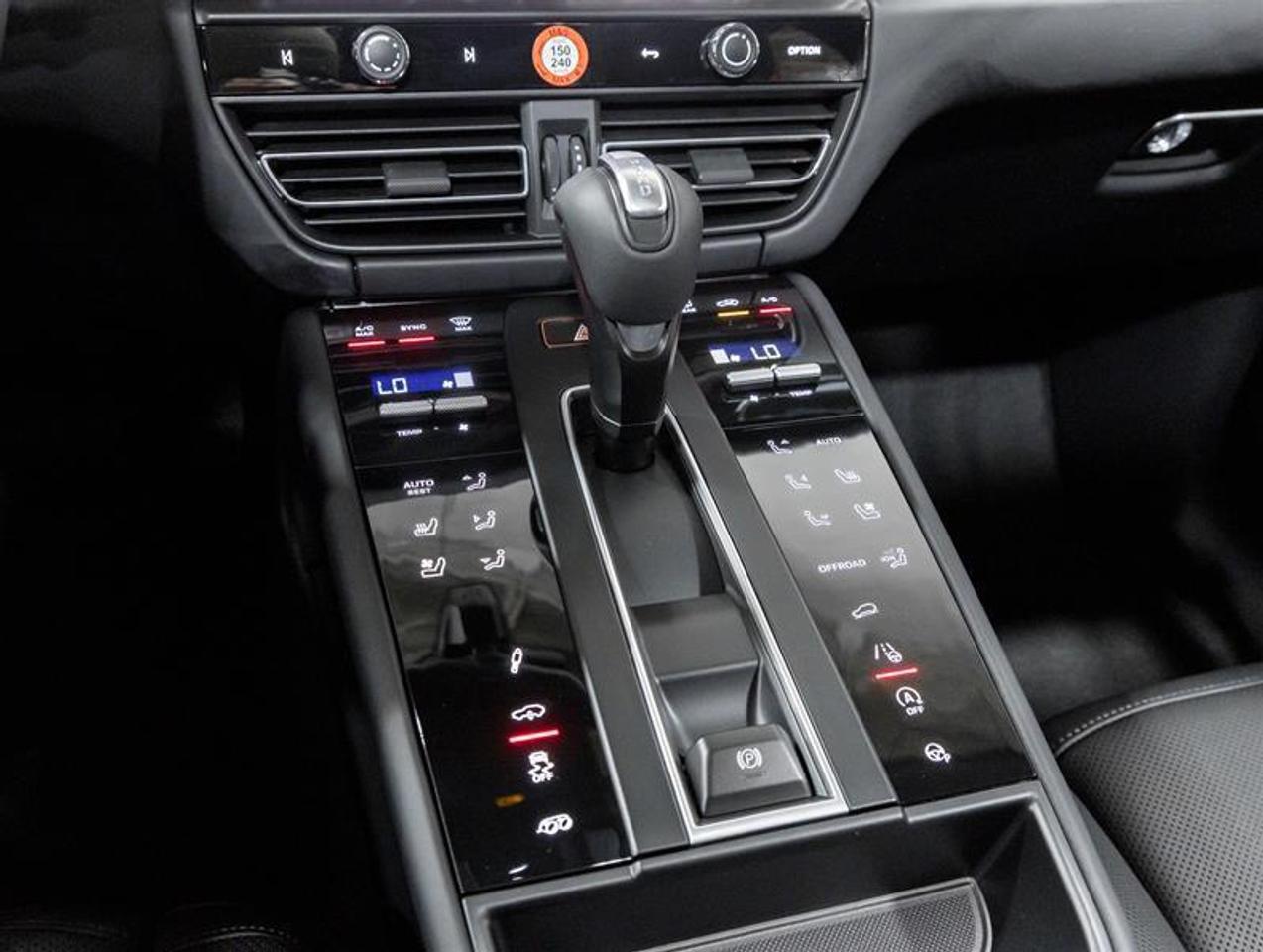 2026 Porsche Macan  Photo