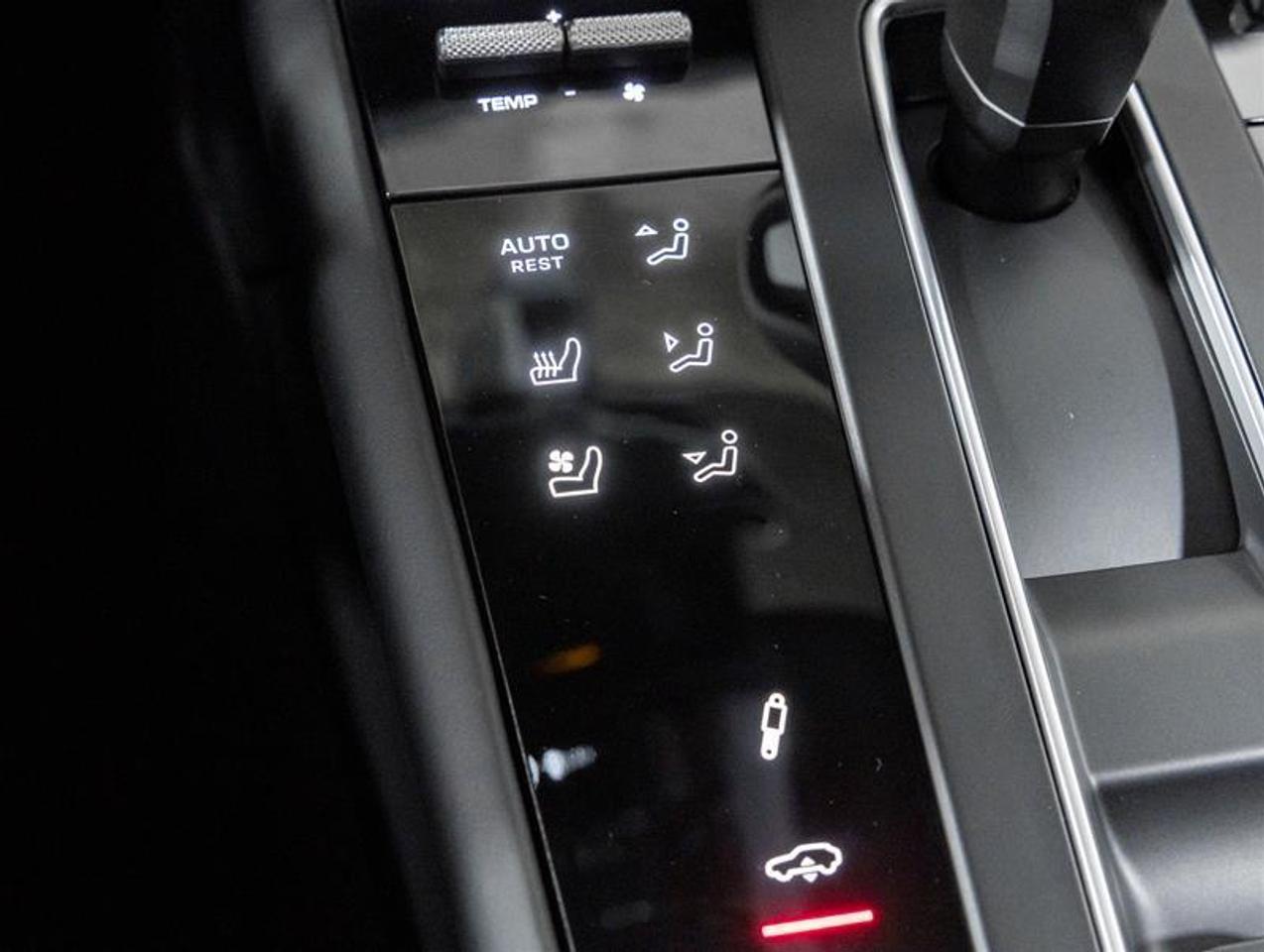 2026 Porsche Macan  Photo