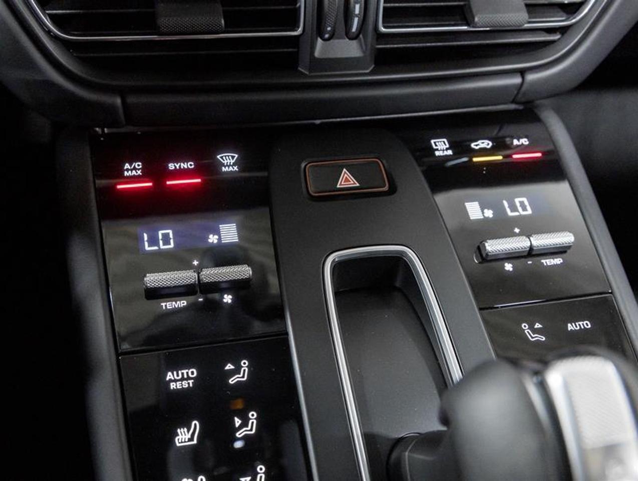 2026 Porsche Macan  Photo