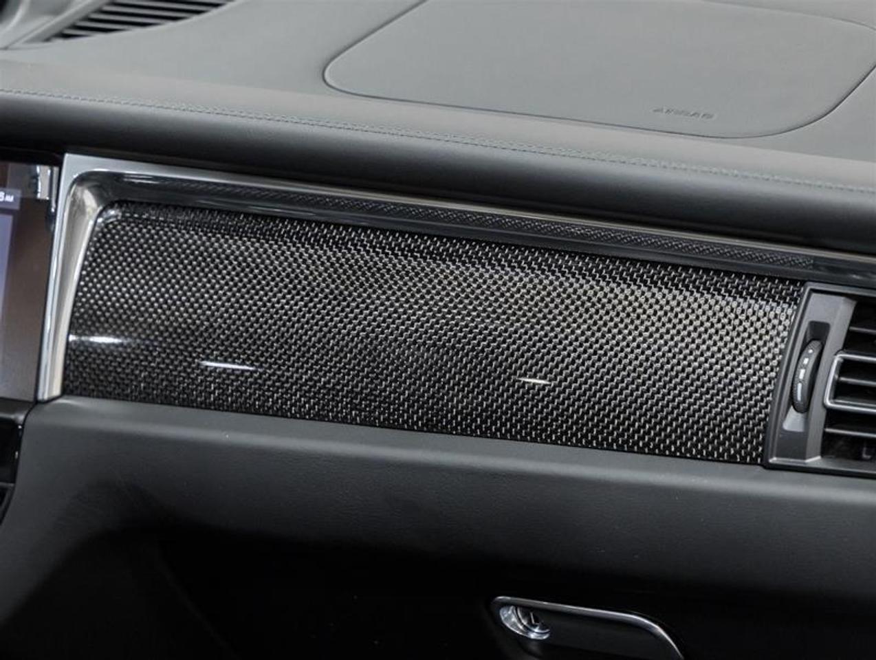 2026 Porsche Macan  Photo