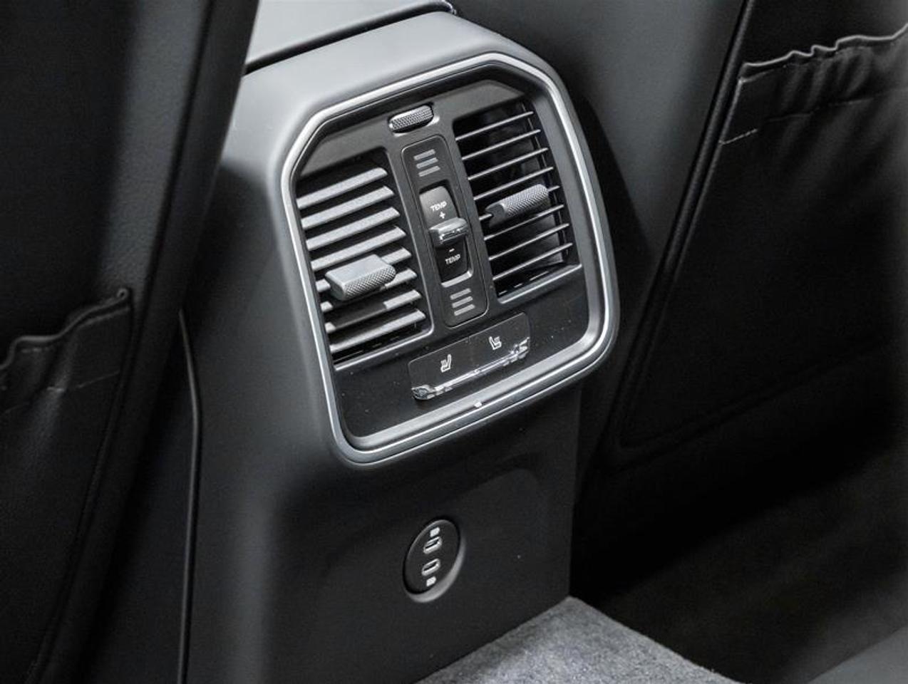 2026 Porsche Macan  Photo