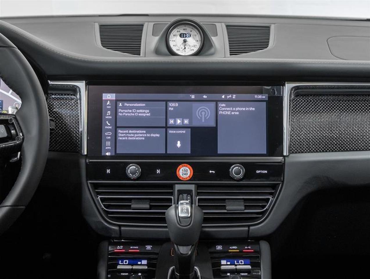 2026 Porsche Macan  Photo