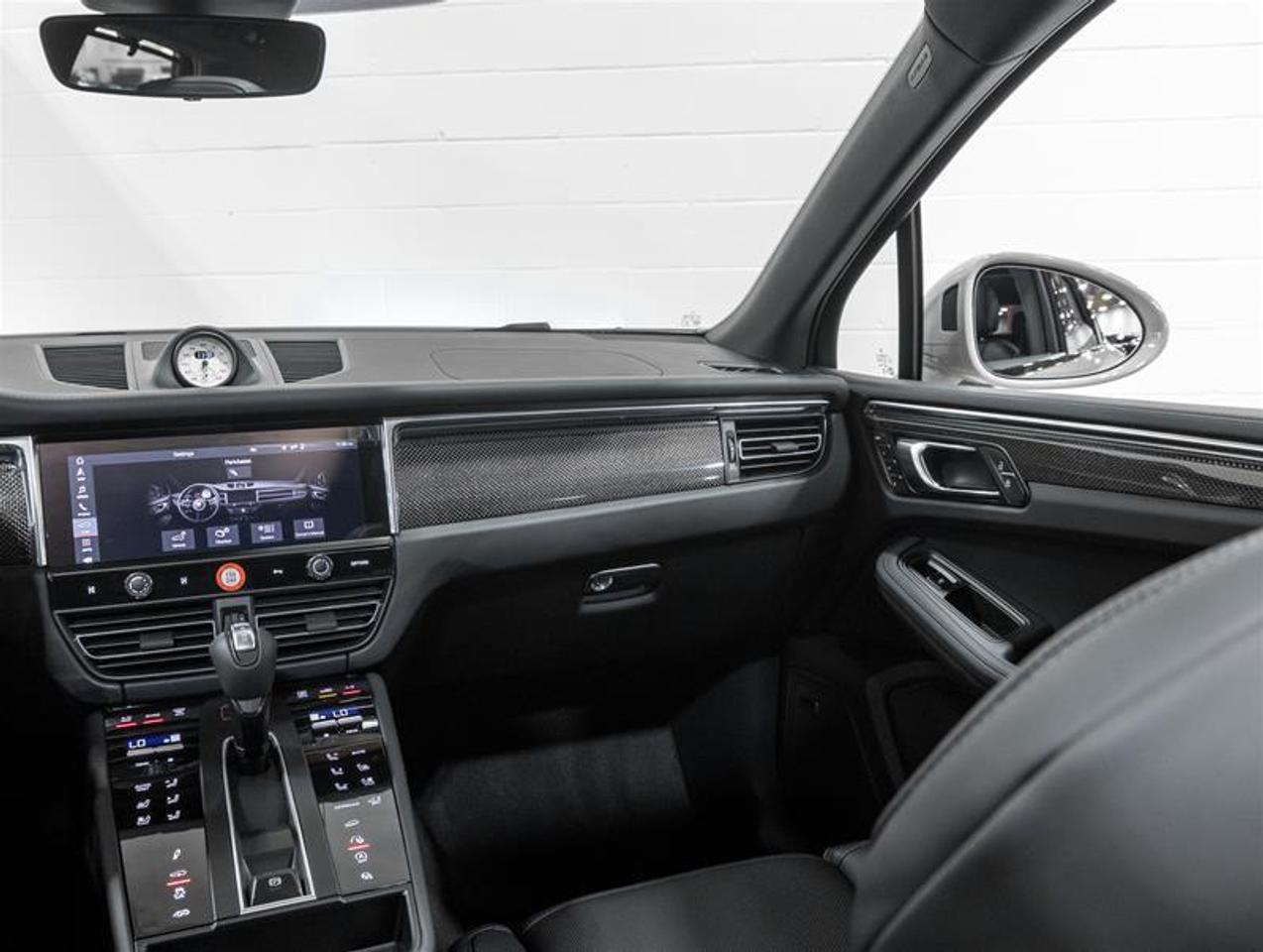 2026 Porsche Macan  Photo