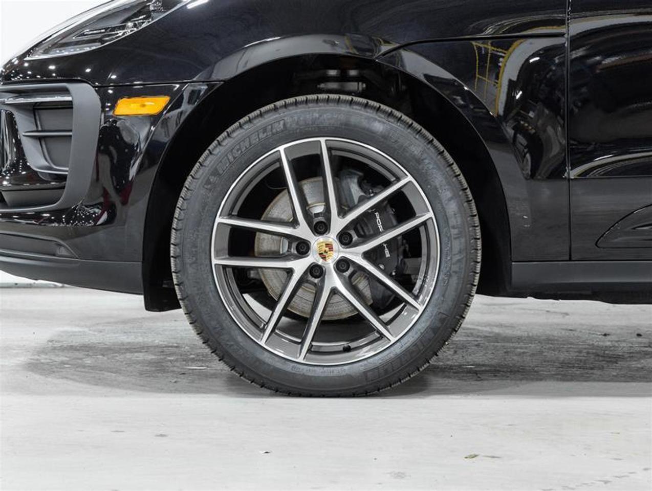 2026 Porsche Macan  Photo4