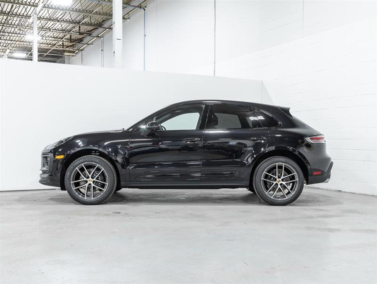 2026 Porsche Macan  Photo3