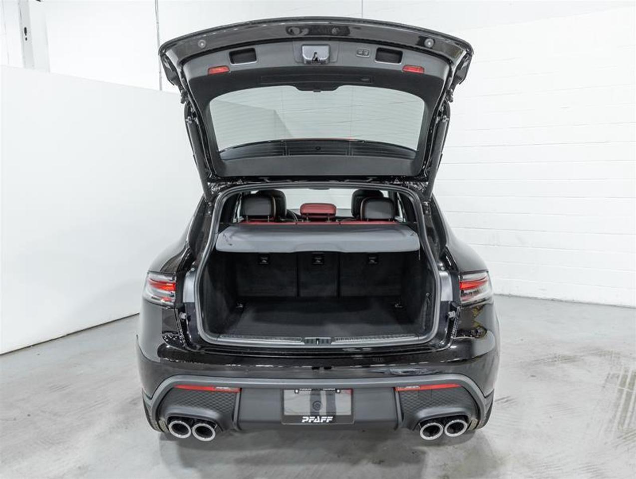 2026 Porsche Macan  Photo