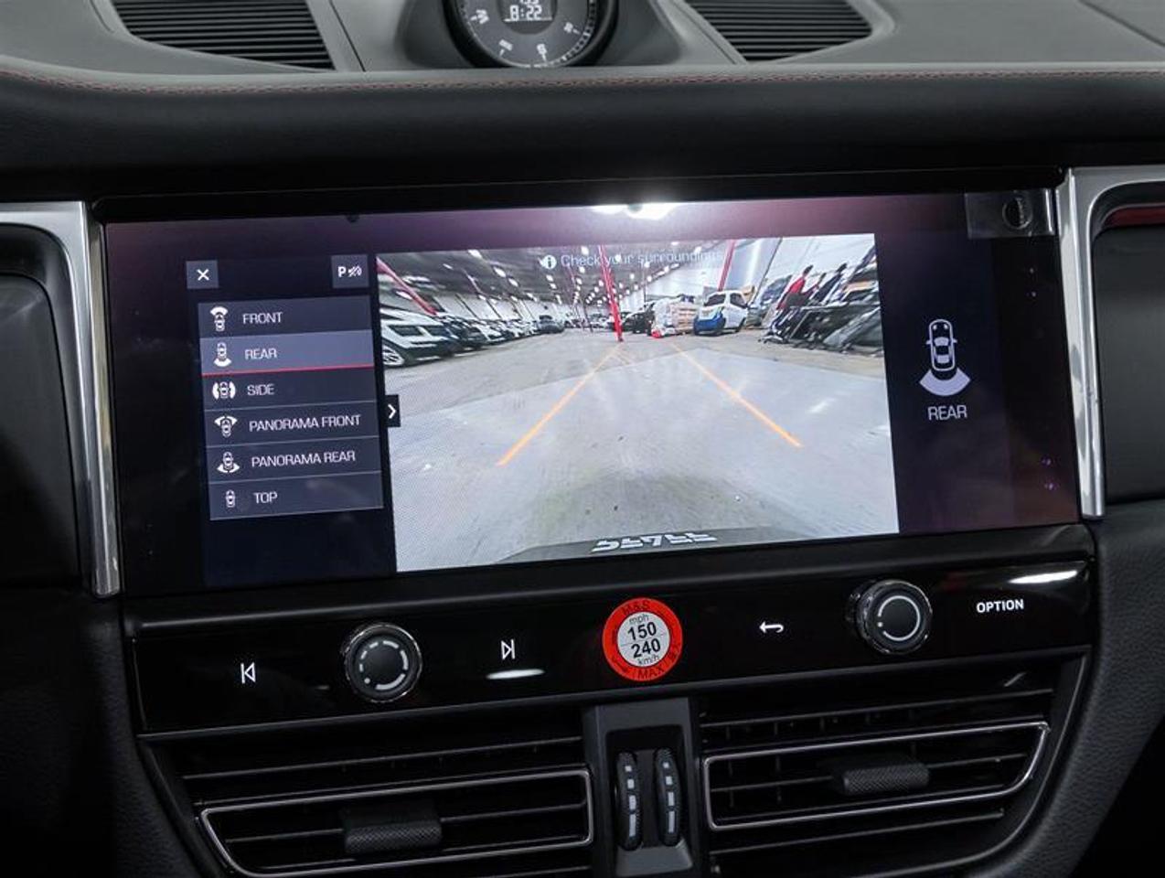 2026 Porsche Macan  Photo