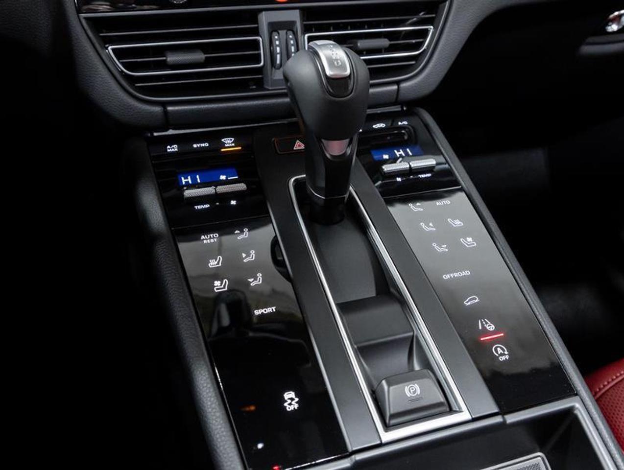 2026 Porsche Macan  Photo