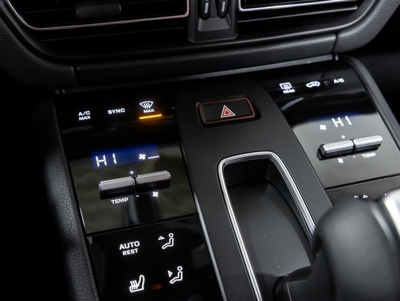 2026 Porsche Macan  Photo