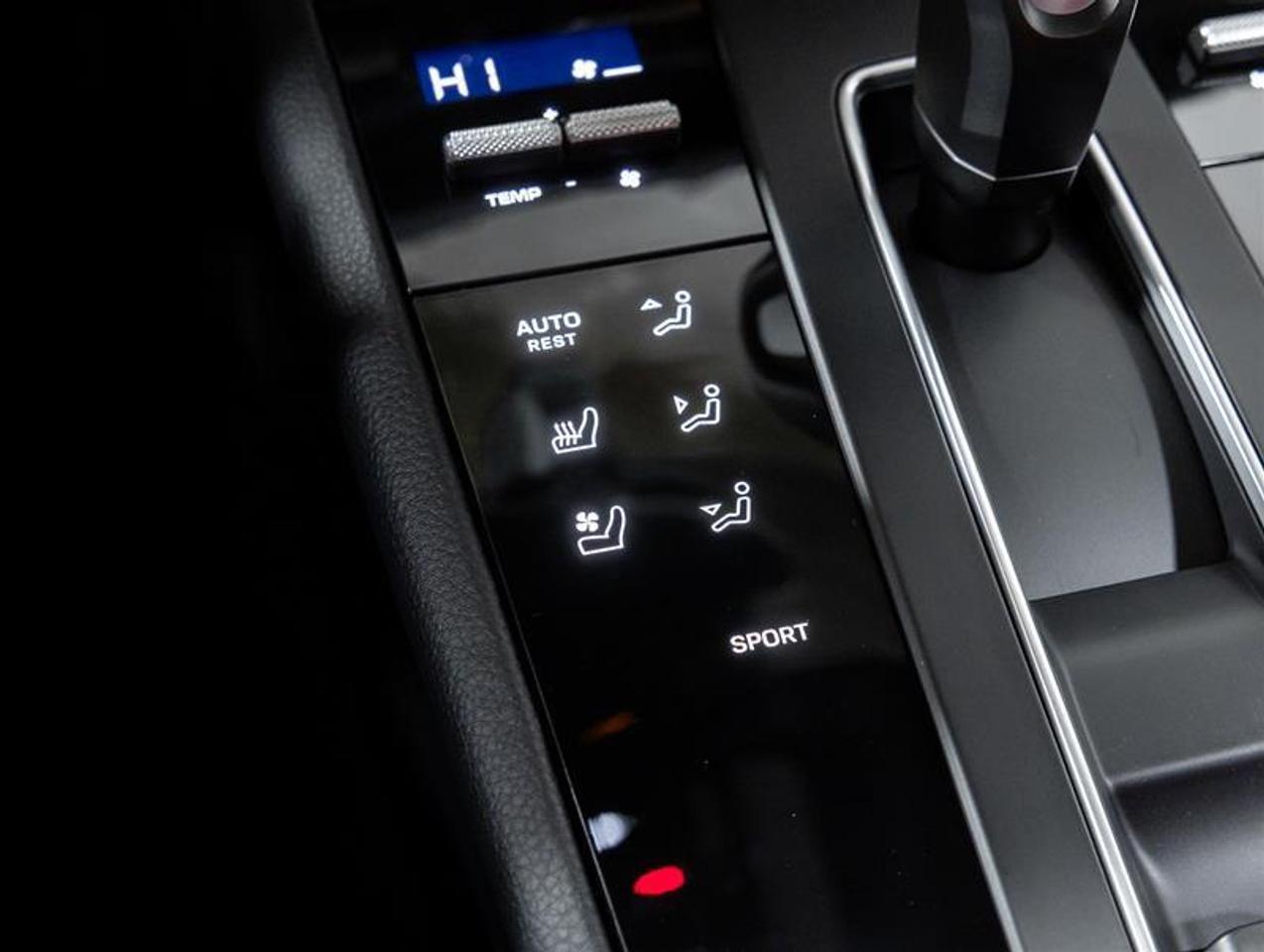 2026 Porsche Macan  Photo