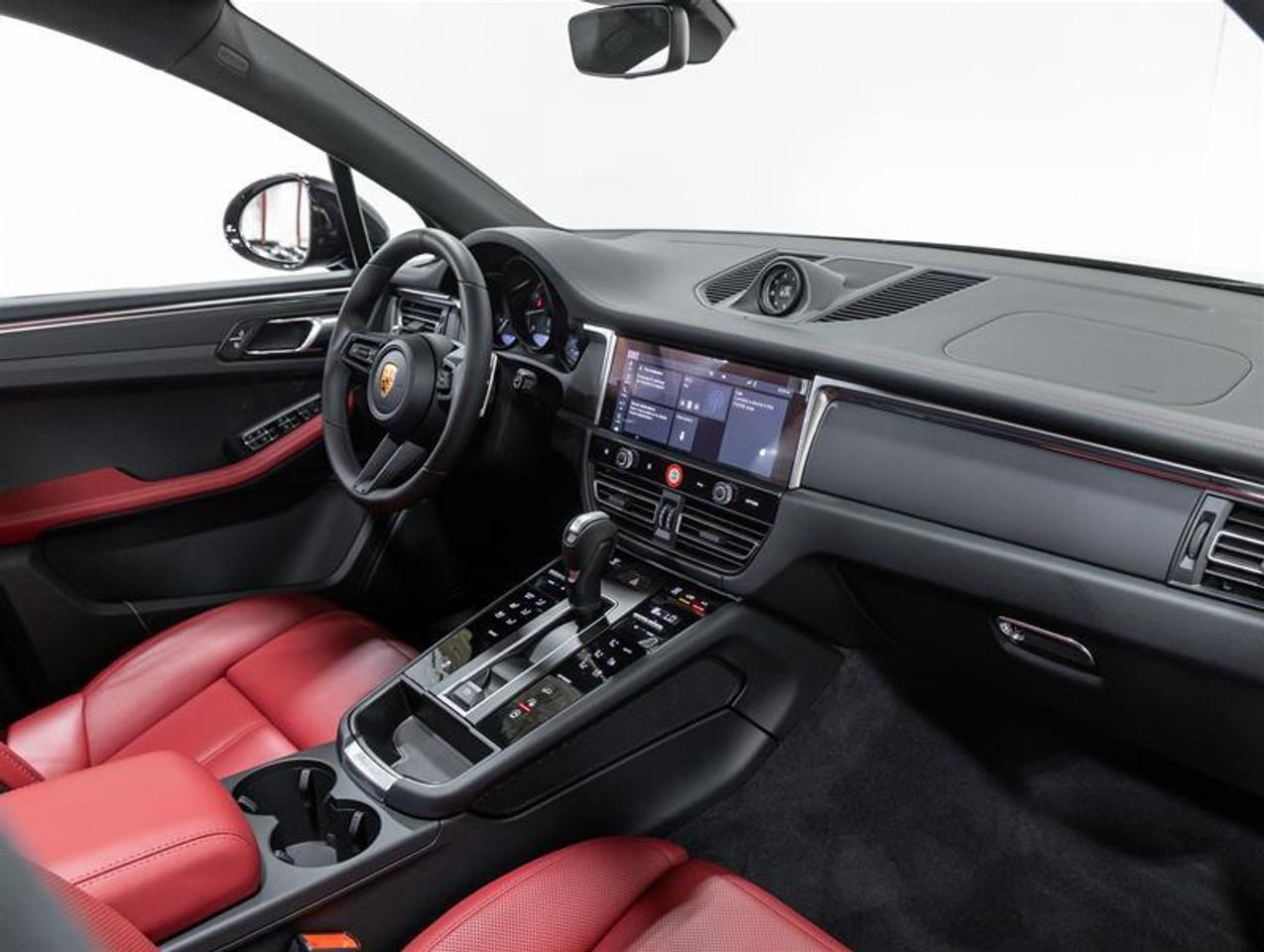 2026 Porsche Macan  Photo